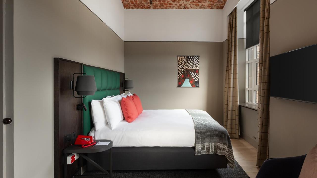 Standard Queen Room